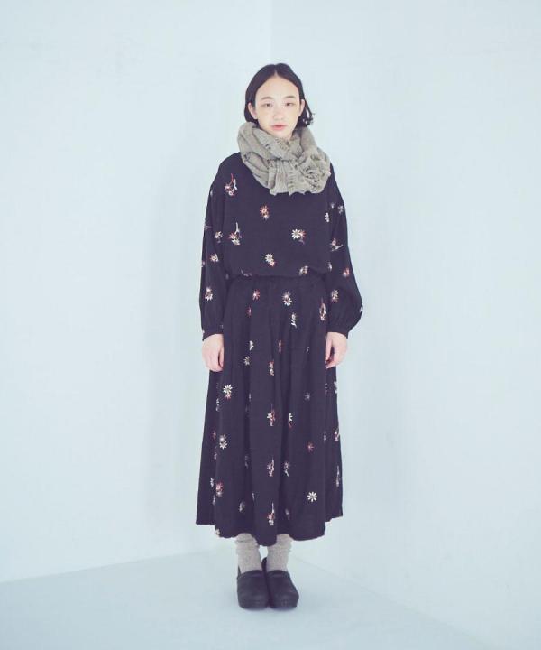 ビスコースリネンフラワー刺繍スカート